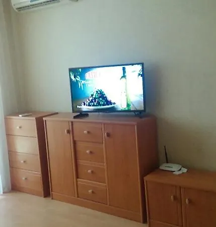 On Vandy Vasylevskoi 8 *